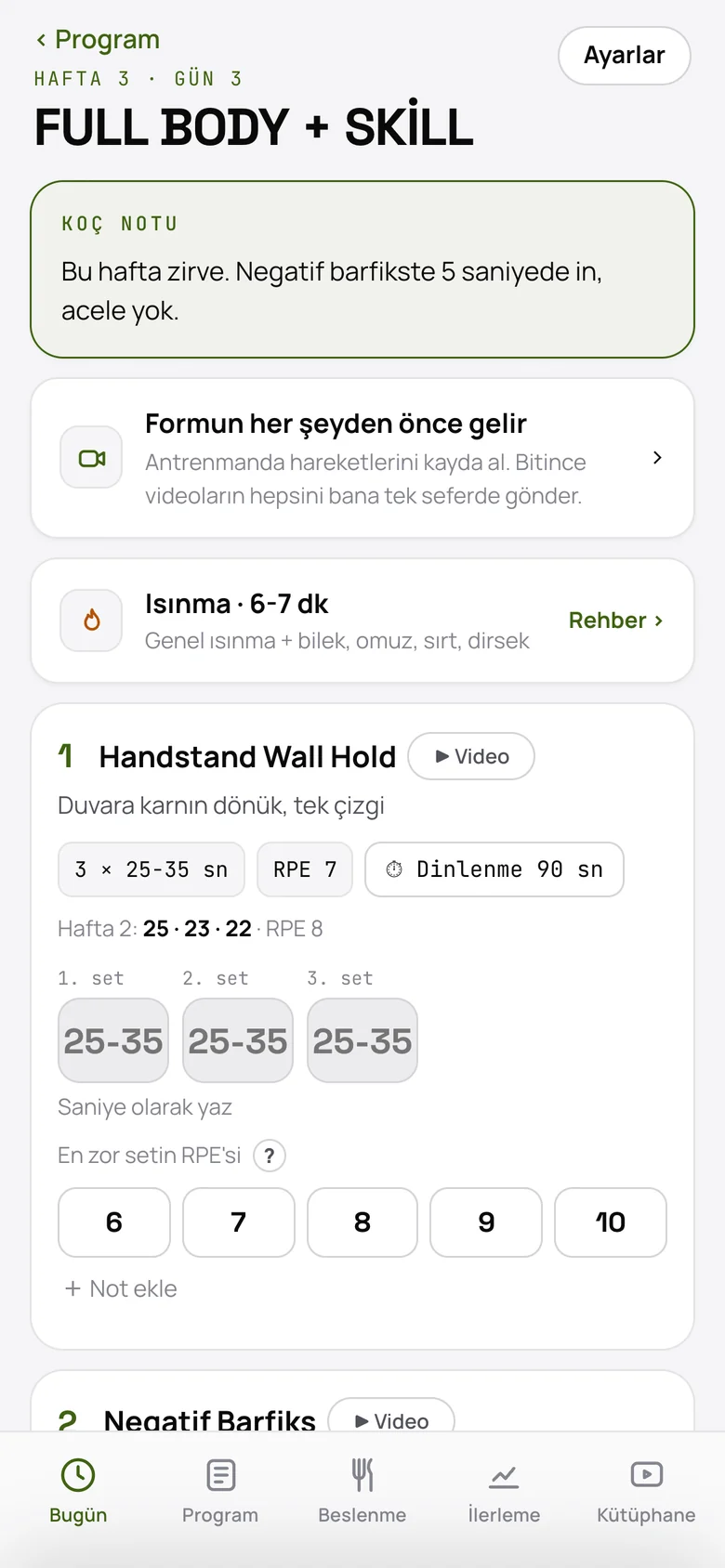 Antrenman ekranı: hareket, set kutuları, dinlenme süresi ve koç notu